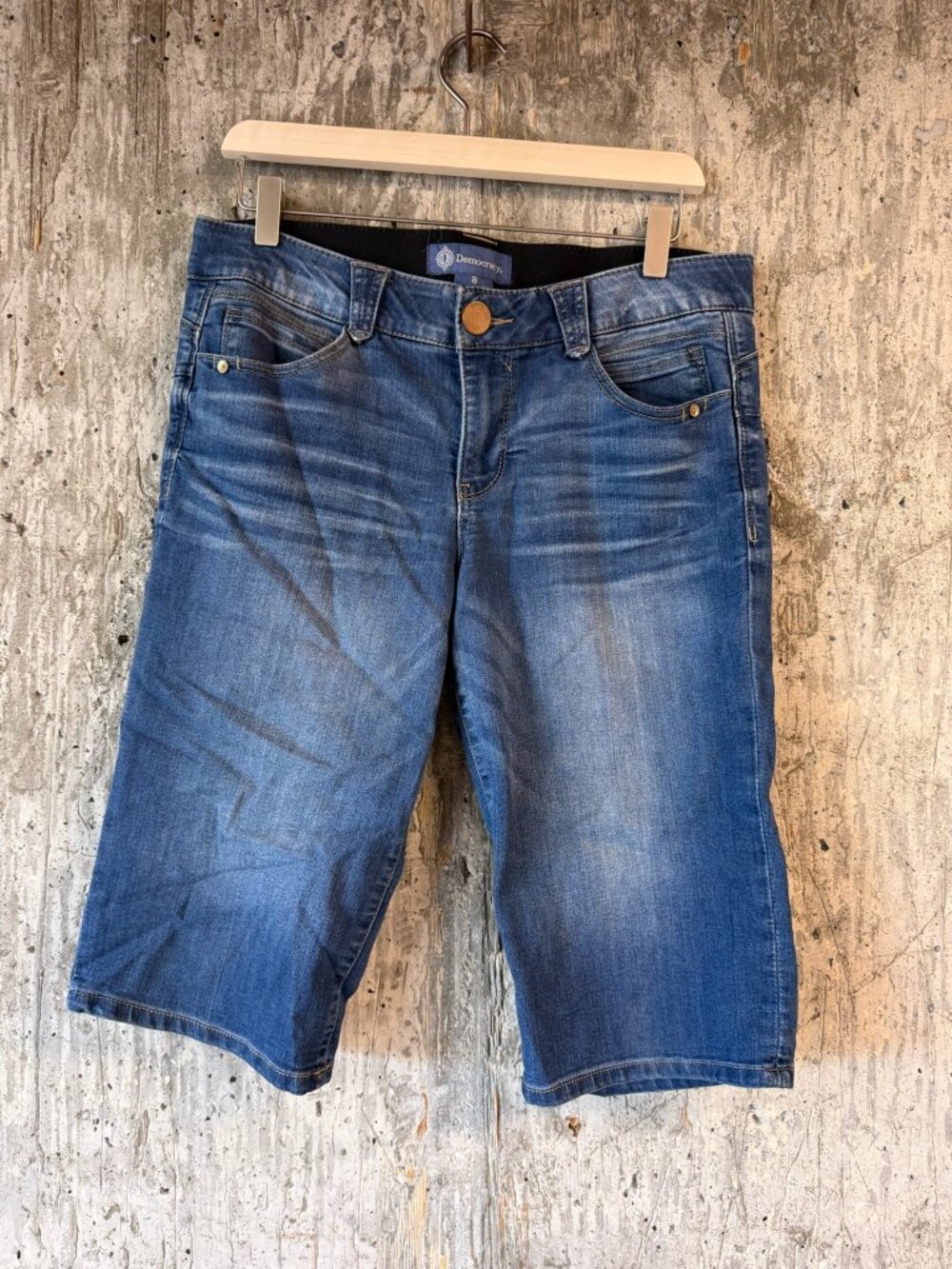 DEMOCRACY Women's "Ab"solution Blue Denim Bermuda Short Size 8